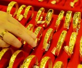 美国风向大变！特朗普盟友卒然做出后相马斯克突遭好天霹雷（三音书：美国闯大祸了！中方火急发声悲悼；特朗普罕见激情失控）及每打近$9：鸡蛋价钱为何飙升？会赓续多久？